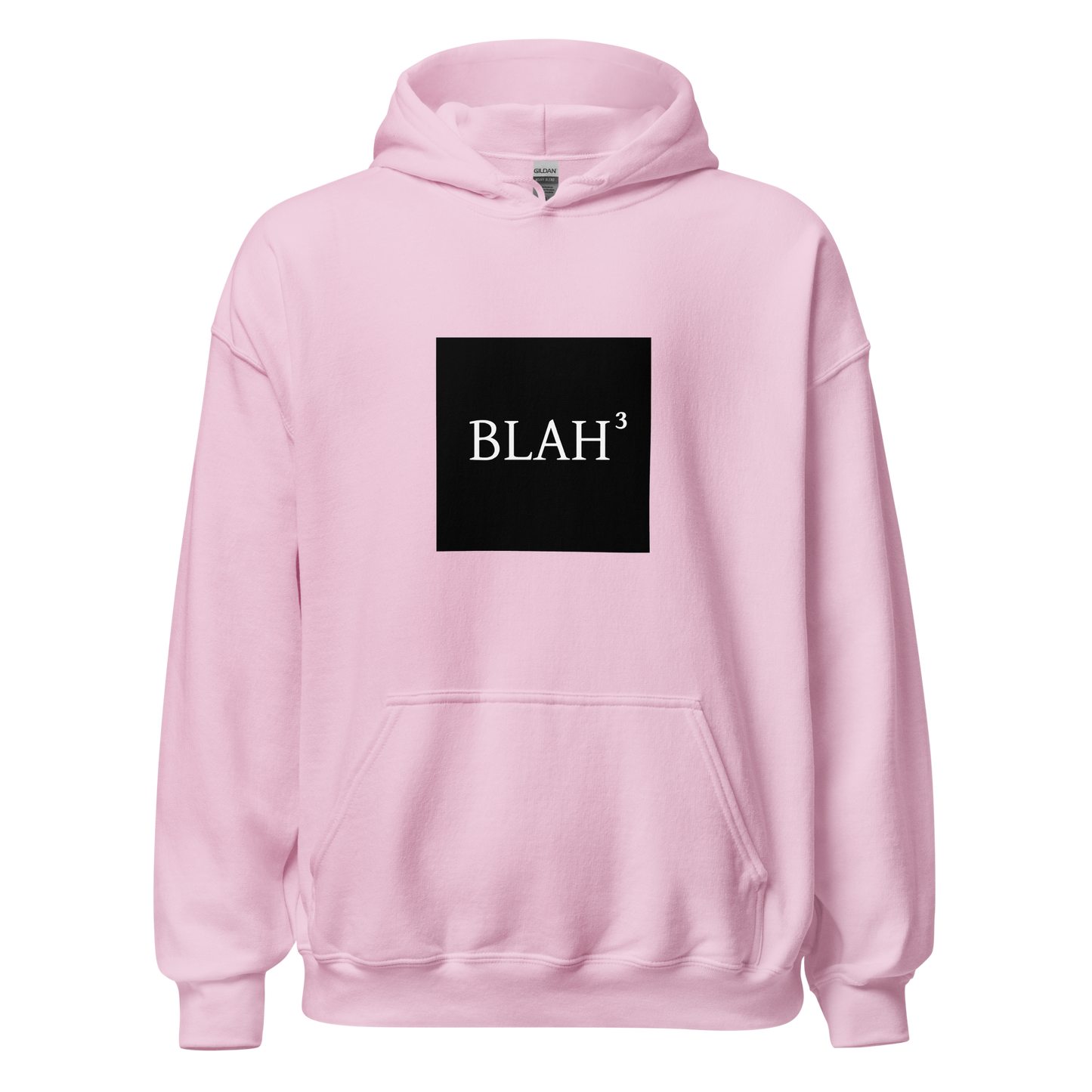 Vaaleanpunainen unisex-huppari, jossa musta laatikkoprintti ja valkoinen teksti "BLAH³". Pehmeä väri yhdistettynä tylsistyneeseen viestiin.