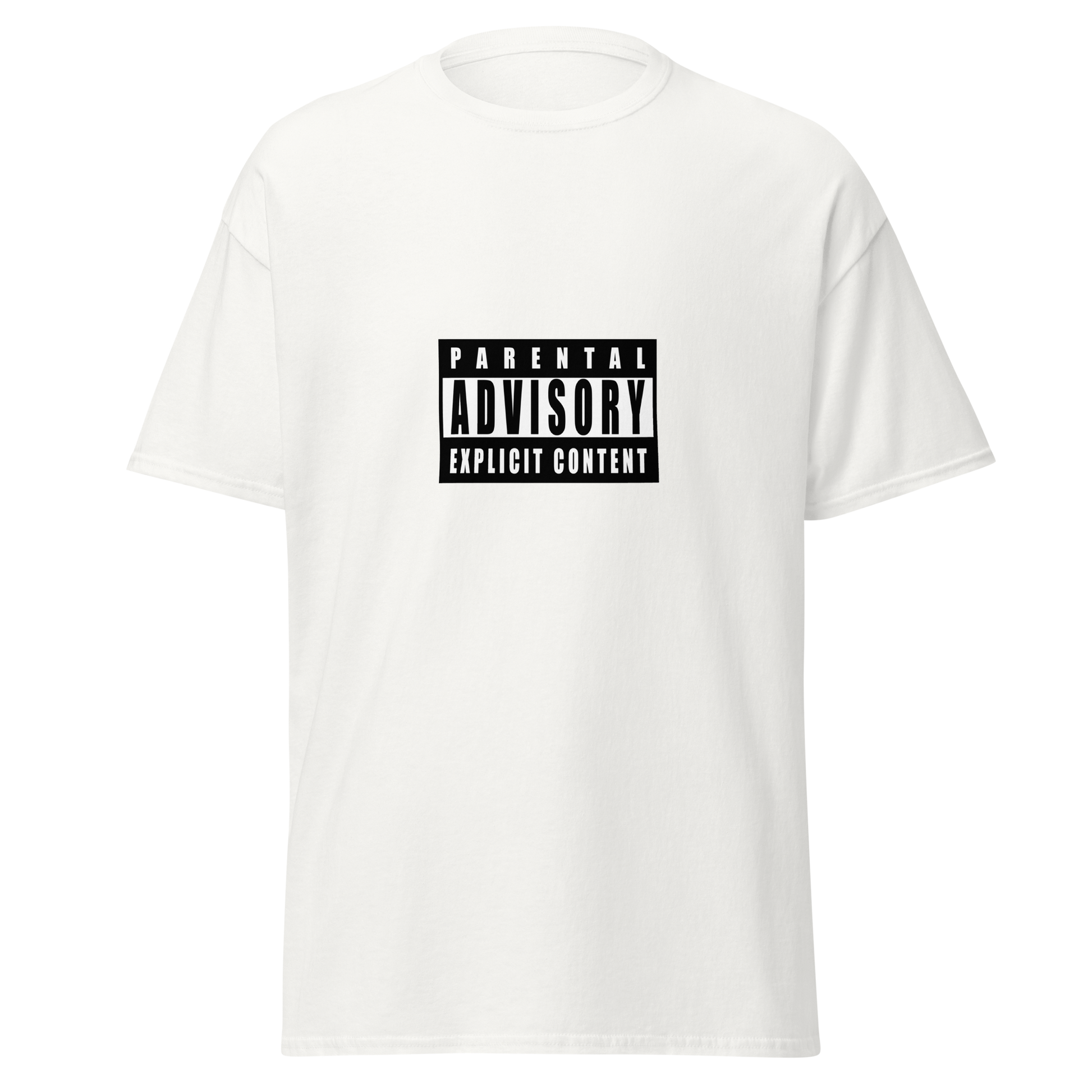 Valkoinen t-paita, jossa keskellä klassinen mustavalkoinen 'Parental Advisory – Explicit Content' -varoitusmerkki