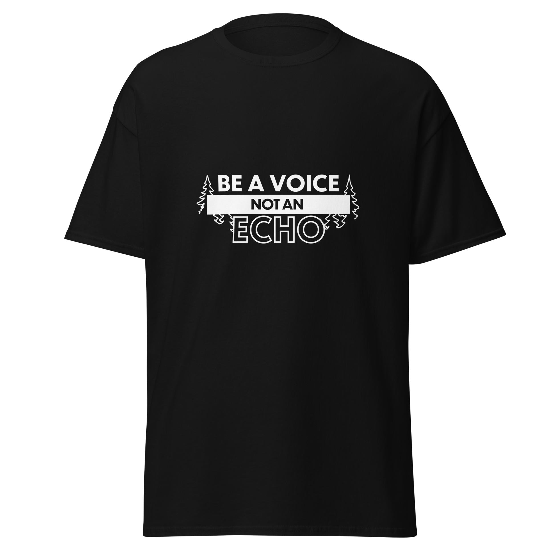 Musta unisex huumoripaita, jossa valkoinen printti: "BE A VOICE NOT AN ECHO". Typografia korostaa sanaa "ECHO" ja reunoilla näkyy kuusien ääriviivoja. Iskevä ja voimaannuttava sanoma – kielletään kaikki