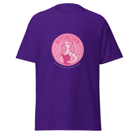 Liila unisex t-paita, jossa pinkki kolikkokuvio. Kolikossa pin-up-tyylinen nainen puhaltaa purkkapalloa ja lukee "BITCHCOIN – High value. No discount."