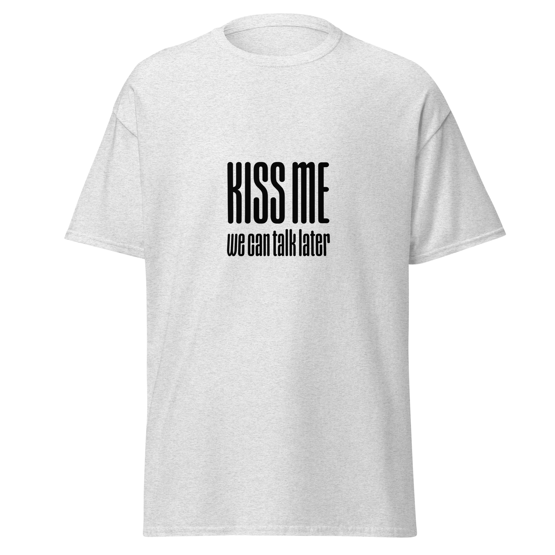 Meleerattu tuhkanharmaa unisex t-paita, jossa musta painatus 'KISS ME – we can talk later'. Huumoriprintti Kielletään Kaikki -mallistosta.