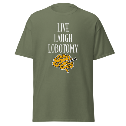 Sammaleenvihreä unisex-t-paita, jossa keskellä mustalla teksti "Live Laugh Lobotomy" ja alla aivokuvio keltaisella. Kielletään kaikki huumoripaidat.