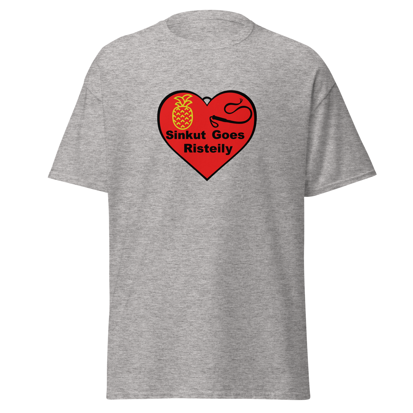 Harmaameleerattu unisex classic t-paita, edessä sydänkuvio ja teksti 'Sinkut Goes Risteily', mukana ananas ja ruoska. Kielletään Kaikki -labran treffimeriitti.