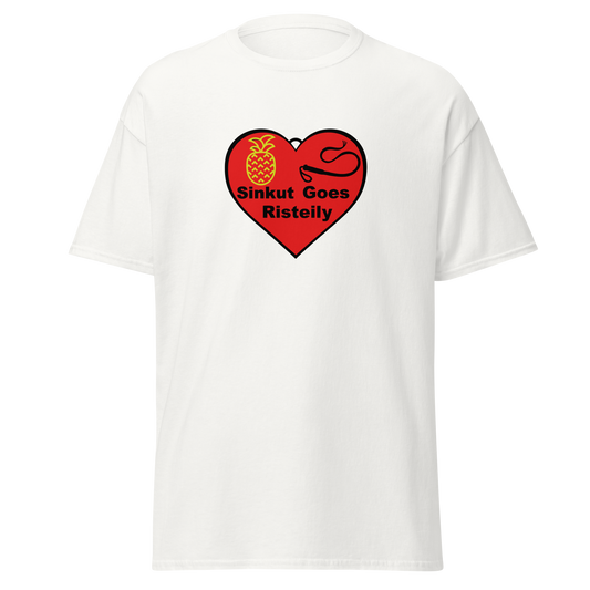 Valkoinen unisex classic t-paita, edessä punainen sydänprintti, jossa teksti 'Sinkut Goes Risteily' ja kuvituksena ananas sekä ruoska. Kielletään Kaikki -labran risteilymeininki.